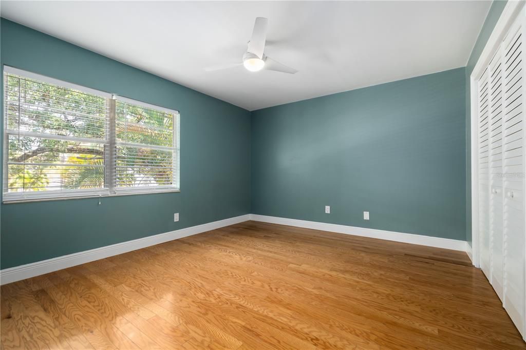 For Rent: $2,350 (2 beds, 1 baths, 1080 Square Feet)