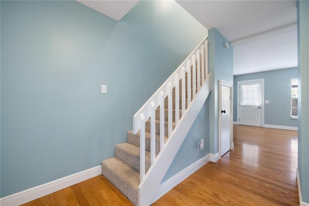 For Rent: $2,350 (2 beds, 1 baths, 1080 Square Feet)