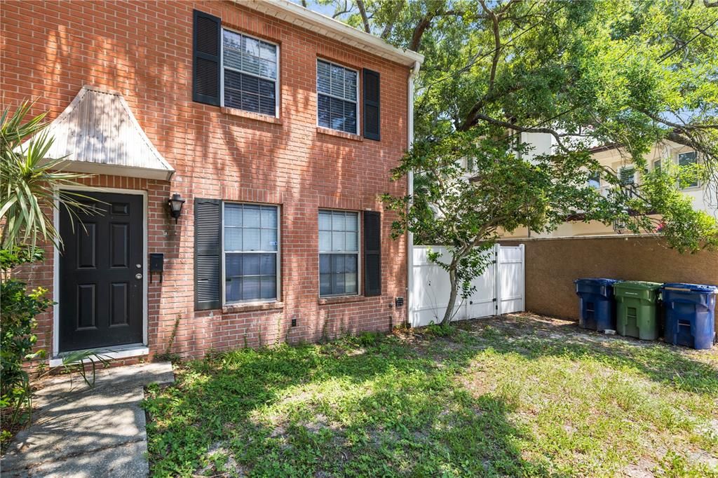 For Rent: $2,350 (2 beds, 1 baths, 1080 Square Feet)