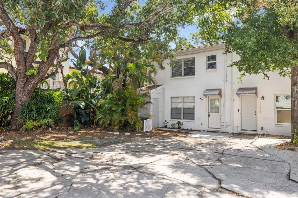 For Rent: $2,350 (2 beds, 1 baths, 1080 Square Feet)