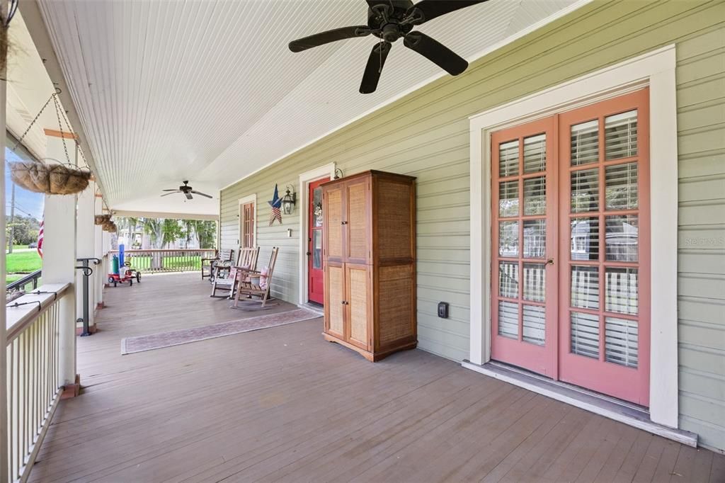 For Sale: $579,900 (4 beds, 3 baths, 2196 Square Feet)