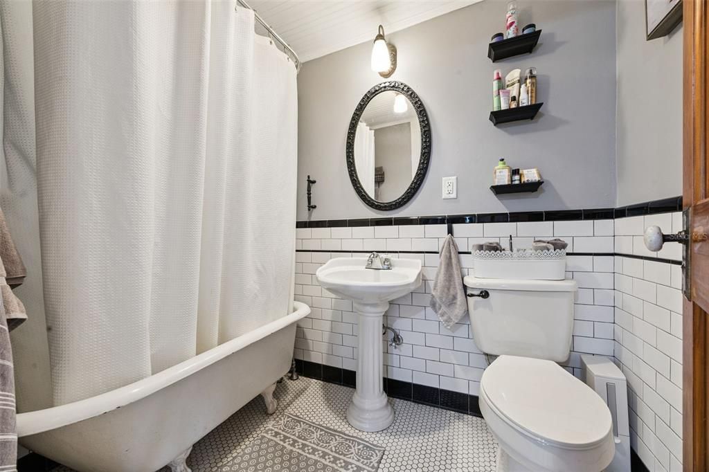 For Sale: $579,900 (4 beds, 3 baths, 2196 Square Feet)
