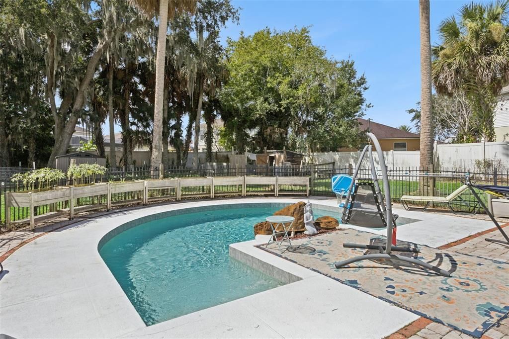 For Sale: $579,900 (4 beds, 3 baths, 2196 Square Feet)