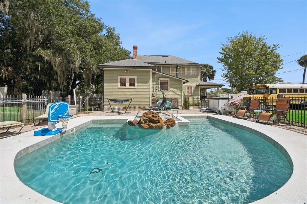 For Sale: $579,900 (4 beds, 3 baths, 2196 Square Feet)