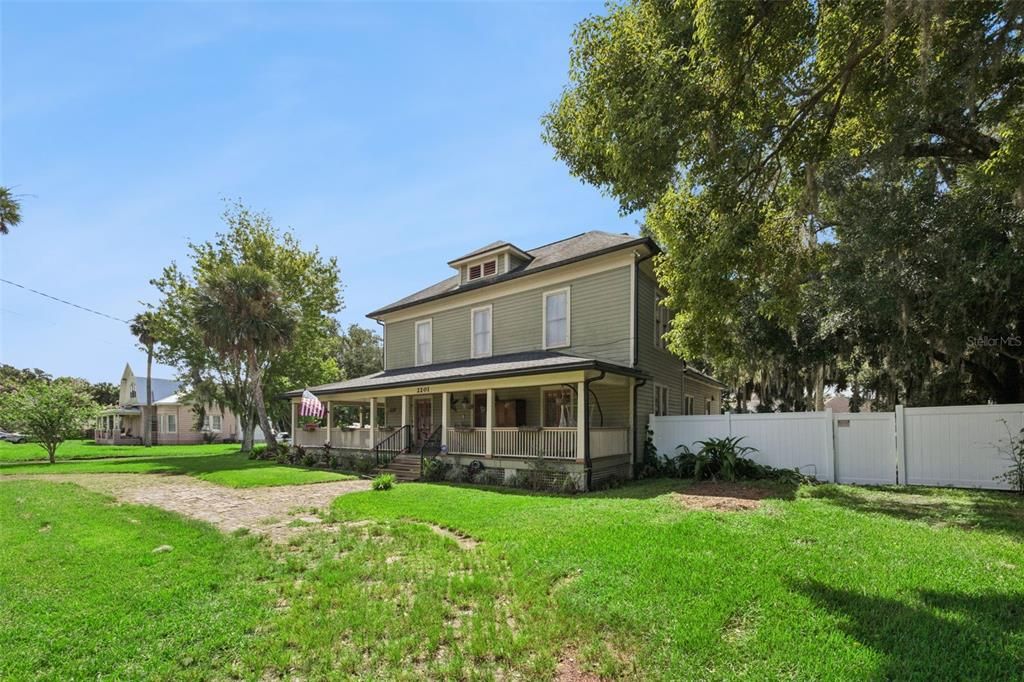 For Sale: $579,900 (4 beds, 3 baths, 2196 Square Feet)