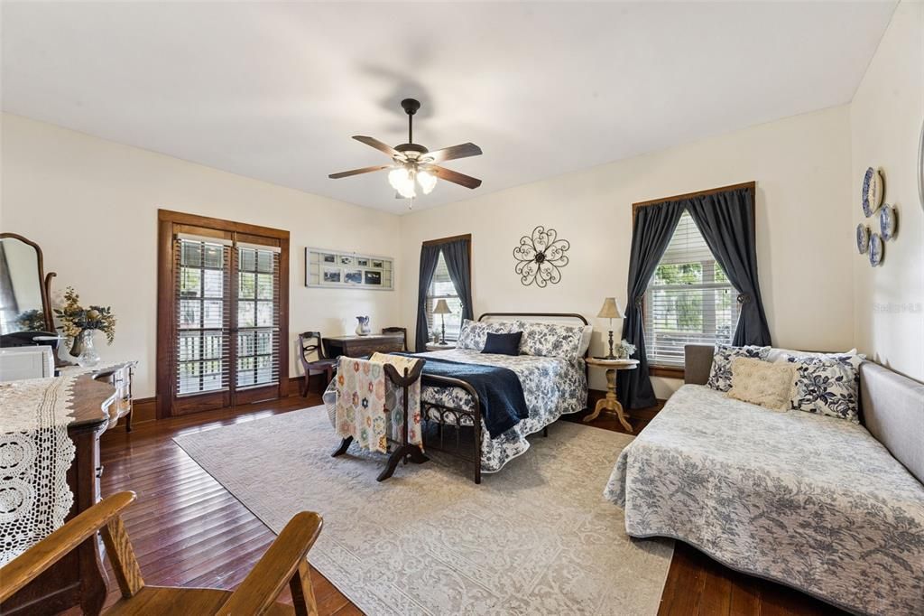 For Sale: $579,900 (4 beds, 3 baths, 2196 Square Feet)