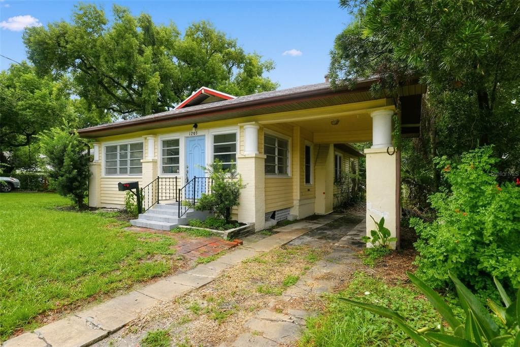 На продажу: $247,900 (2 спален, 1 ванн, 1300 Квадратных фут)