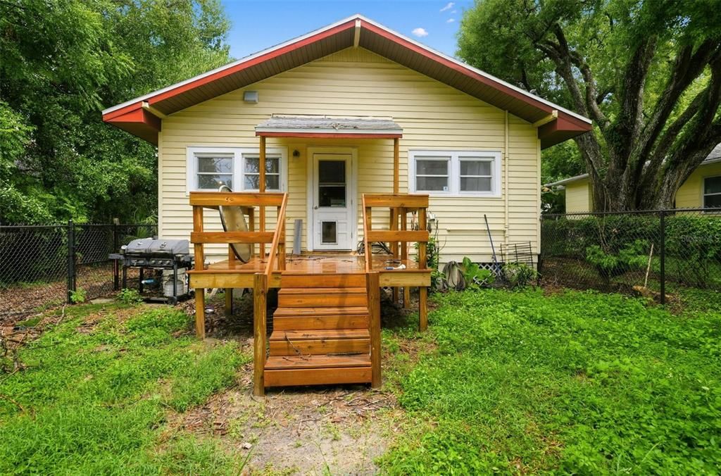 На продажу: $247,900 (2 спален, 1 ванн, 1300 Квадратных фут)