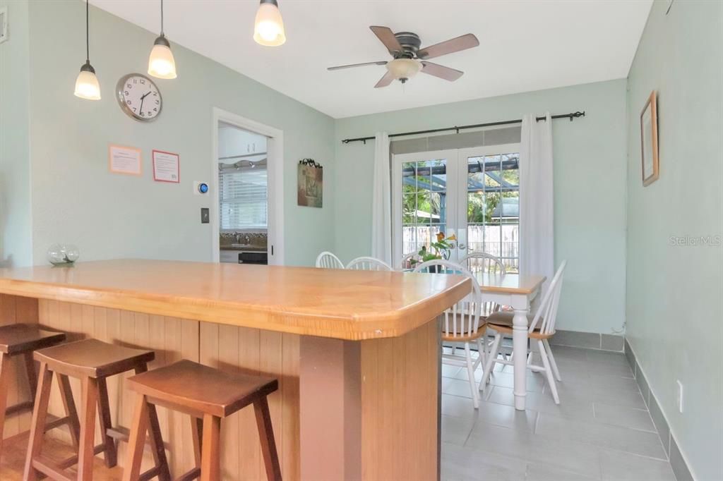 En Venta: $439,000 (4 camas, 2 baños, 1732 Pies cuadrados)