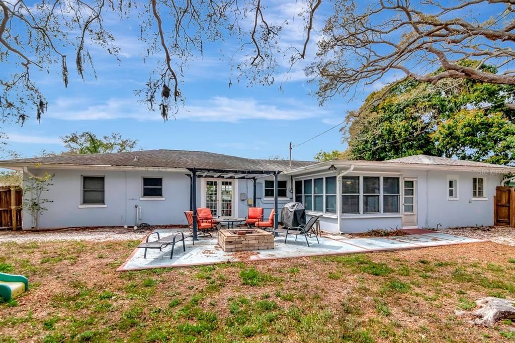 En Venta: $439,000 (4 camas, 2 baños, 1732 Pies cuadrados)
