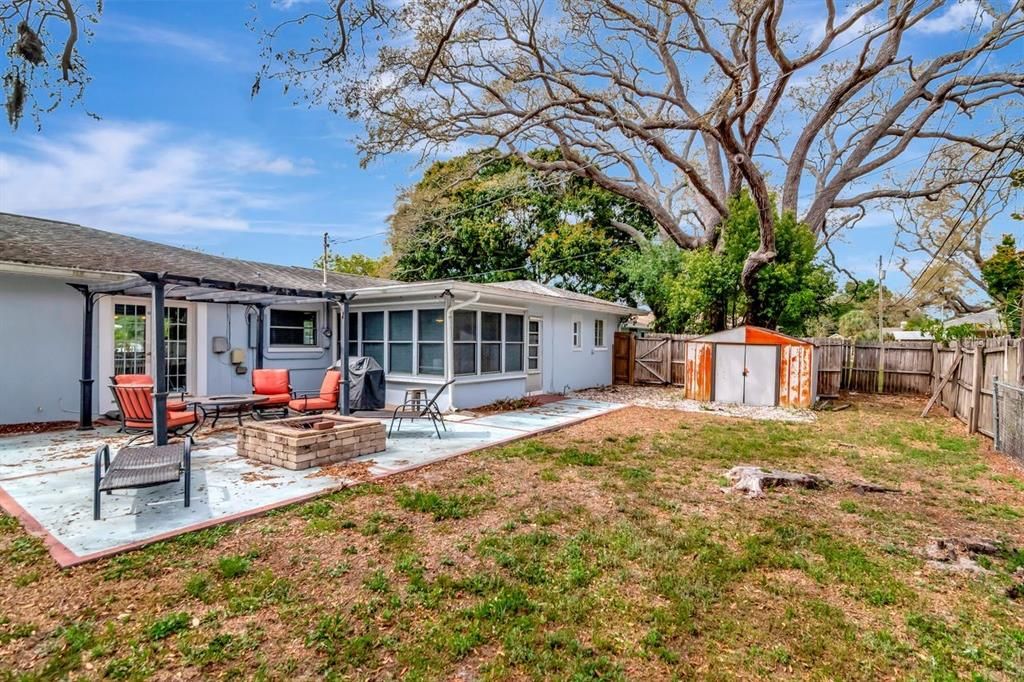 En Venta: $439,000 (4 camas, 2 baños, 1732 Pies cuadrados)