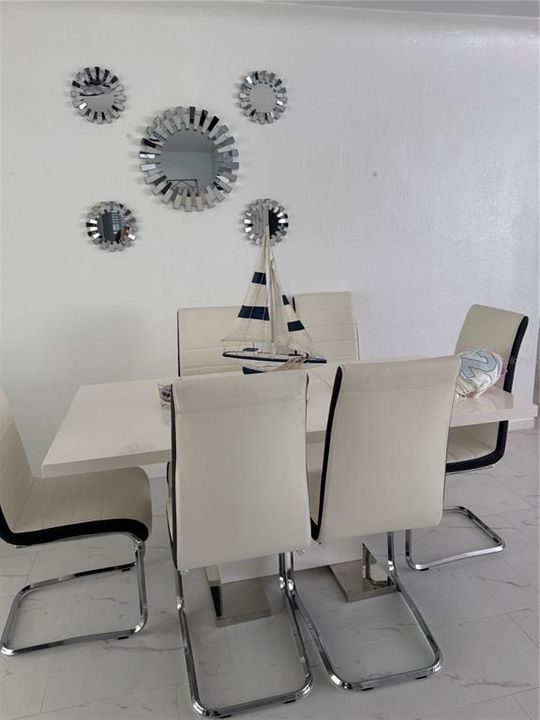 В аренду: $4,500 (2 спален, 1 ванн, 1126 Квадратных фут)