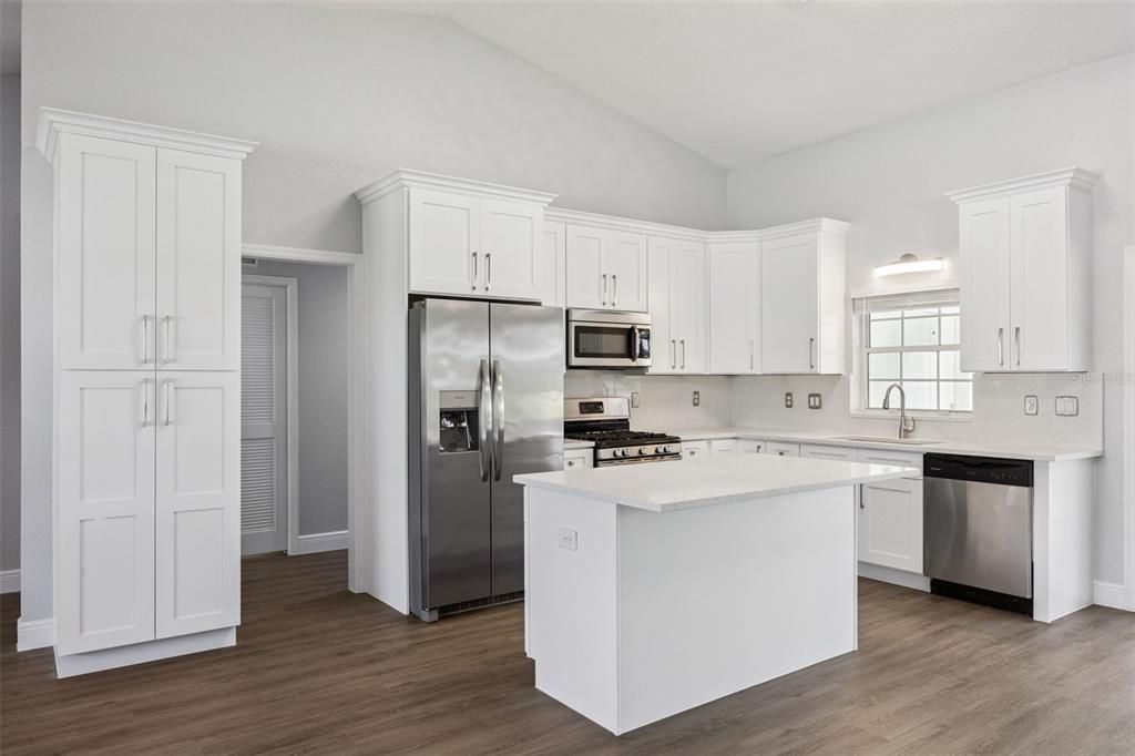 For Sale: $359,900 (3 beds, 2 baths, 1919 Square Feet)