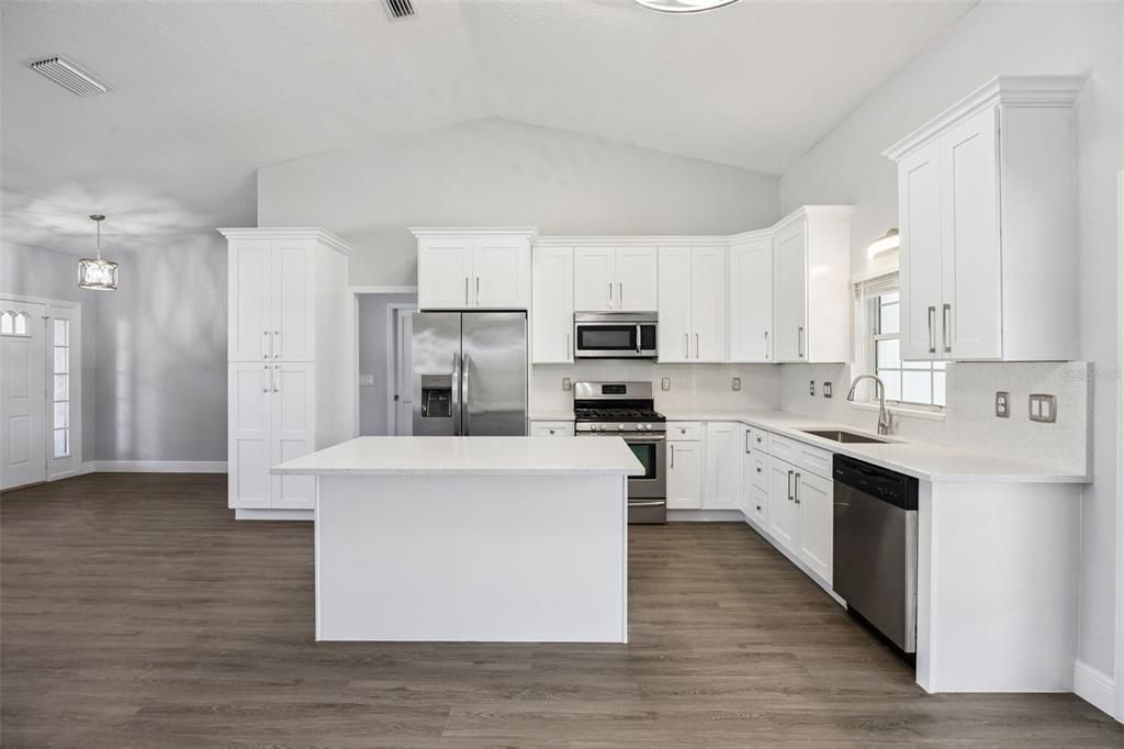 For Sale: $359,900 (3 beds, 2 baths, 1919 Square Feet)