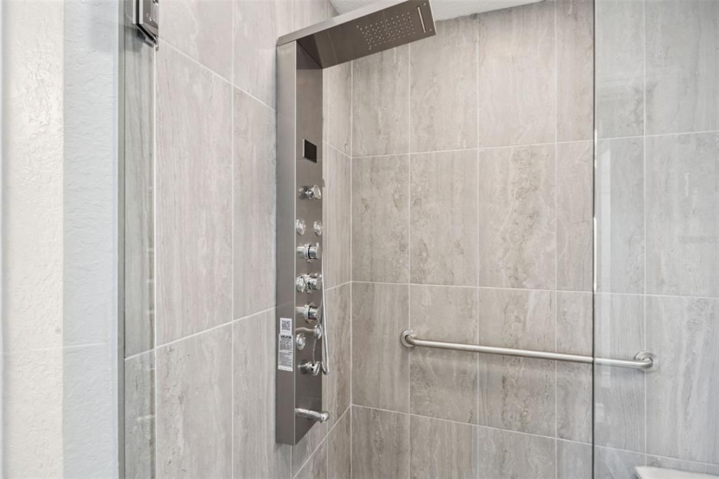 For Sale: $359,900 (3 beds, 2 baths, 1919 Square Feet)