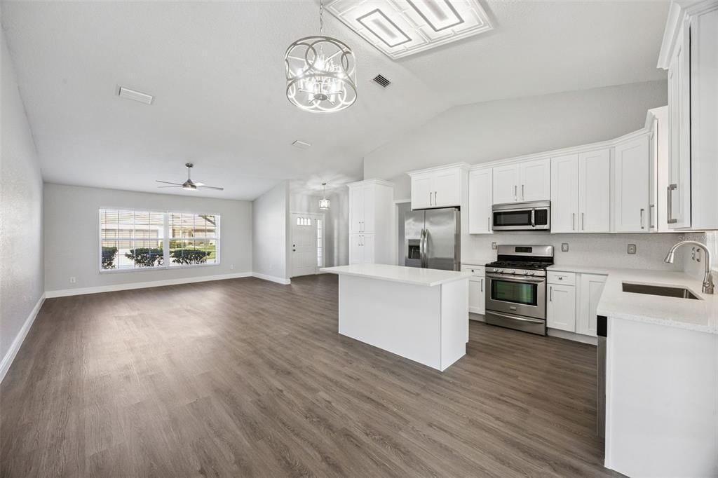 For Sale: $359,900 (3 beds, 2 baths, 1919 Square Feet)