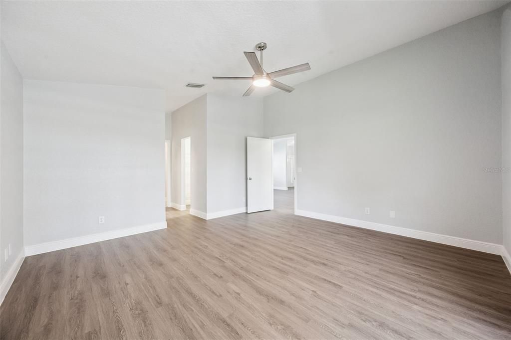 For Sale: $359,900 (3 beds, 2 baths, 1919 Square Feet)