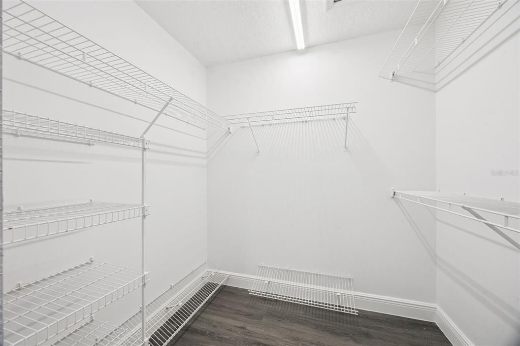 For Sale: $359,900 (3 beds, 2 baths, 1919 Square Feet)