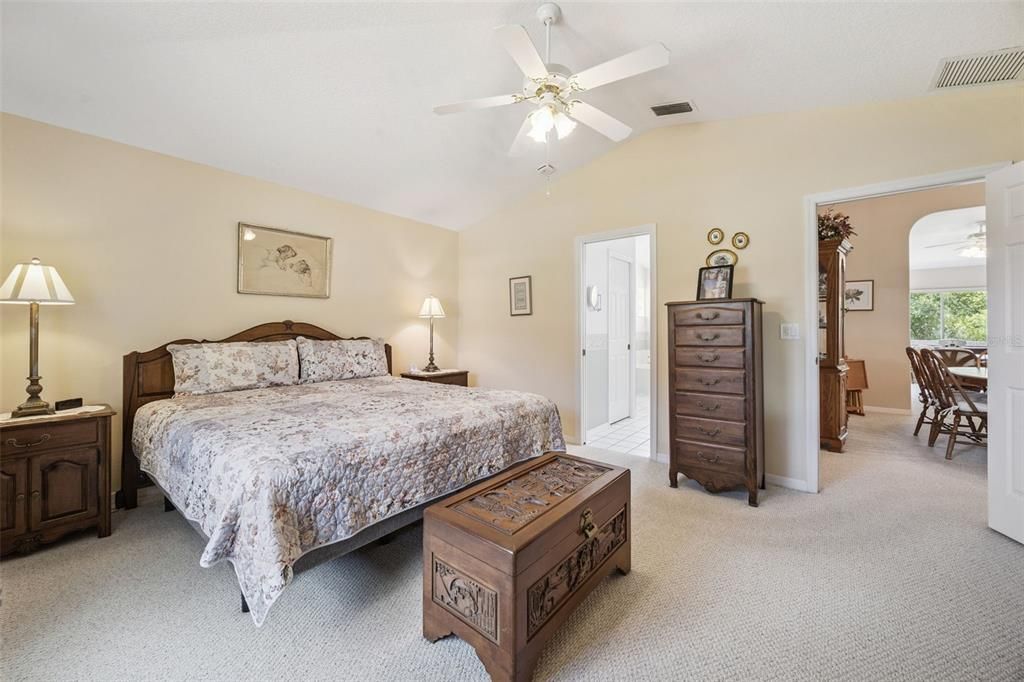 For Sale: $349,900 (3 beds, 2 baths, 2302 Square Feet)