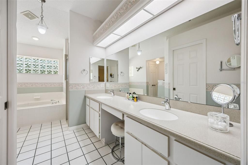 For Sale: $349,900 (3 beds, 2 baths, 2302 Square Feet)