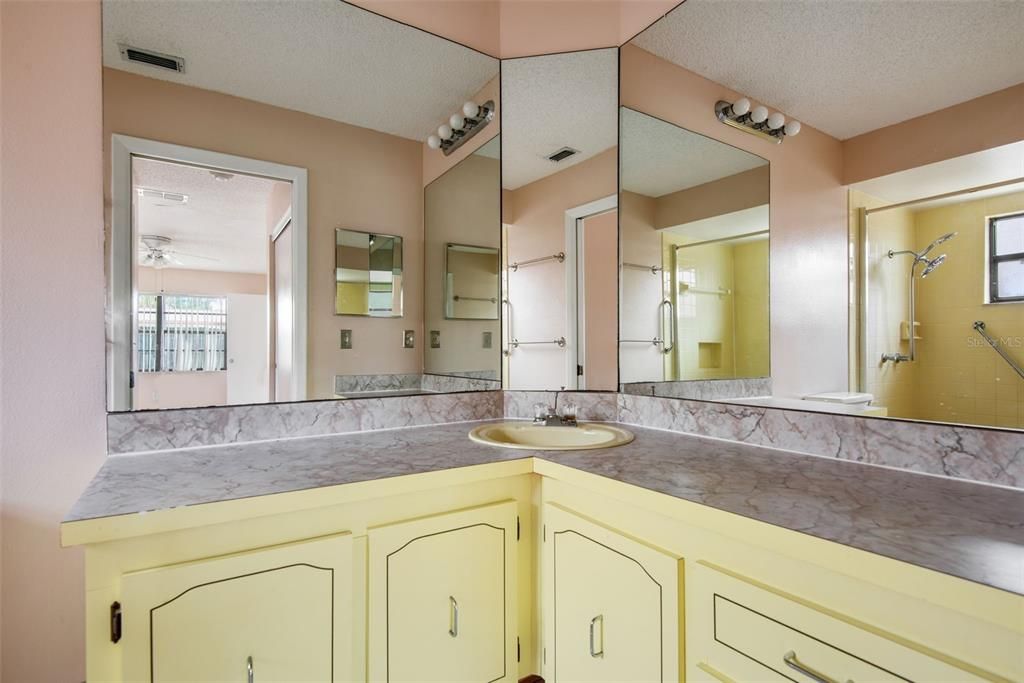 На продажу: $279,900 (3 спален, 2 ванн, 1608 Квадратных фут)