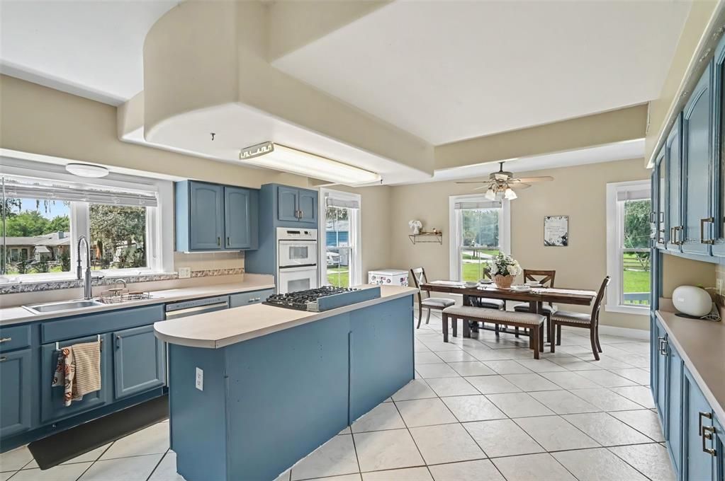 En Venta: $590,000 (3 camas, 2 baños, 1872 Pies cuadrados)