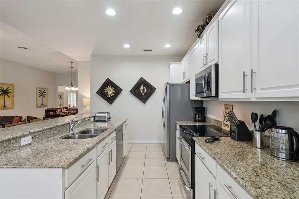 For Sale: $585,000 (4 beds, 4 baths, 1824 Square Feet)