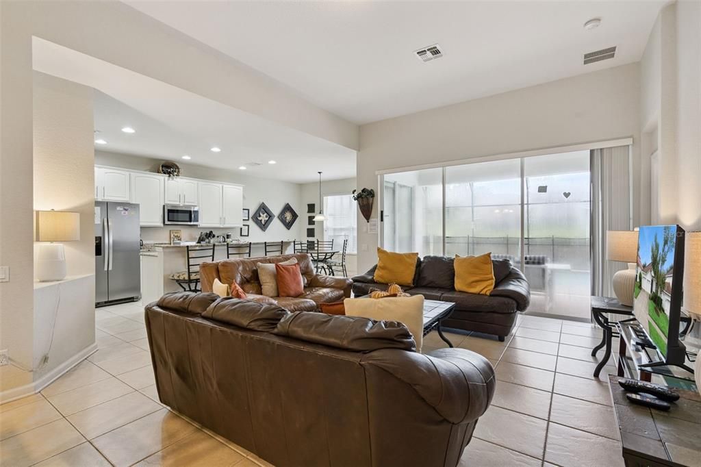For Sale: $585,000 (4 beds, 4 baths, 1824 Square Feet)