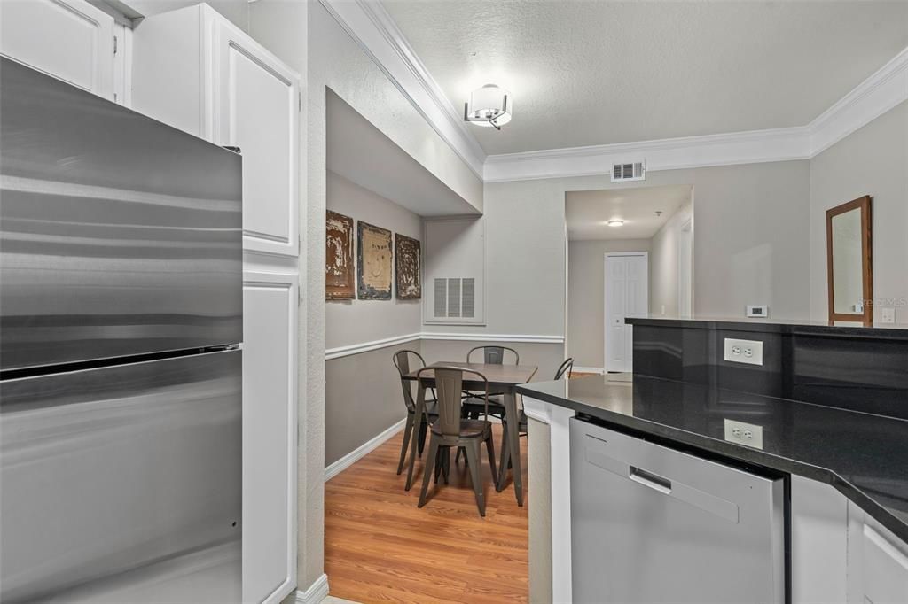 На продажу: $195,000 (2 спален, 2 ванн, 1233 Квадратных фут)