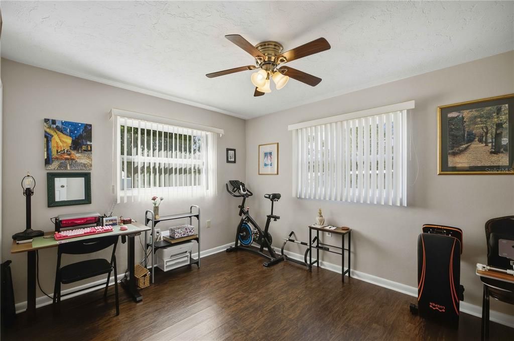 For Sale: $199,900 (2 beds, 1 baths, 1084 Square Feet)