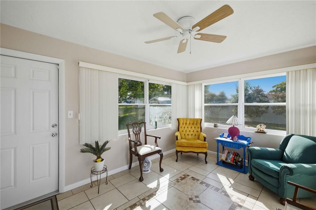 For Sale: $199,900 (2 beds, 1 baths, 1084 Square Feet)