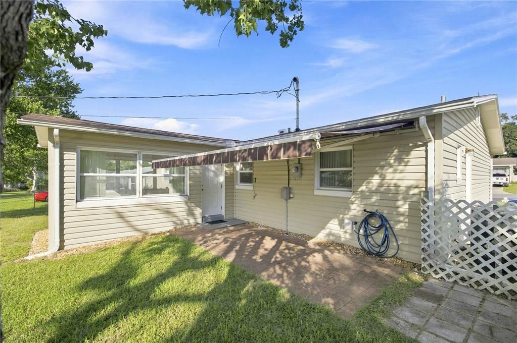 For Sale: $199,900 (2 beds, 1 baths, 1084 Square Feet)