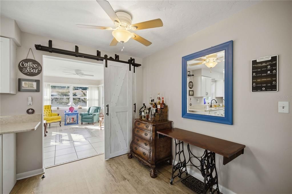 For Sale: $199,900 (2 beds, 1 baths, 1084 Square Feet)