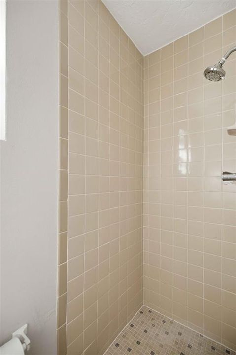 For Sale: $199,900 (2 beds, 1 baths, 1084 Square Feet)