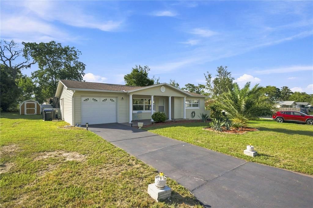For Sale: $199,900 (2 beds, 1 baths, 1084 Square Feet)