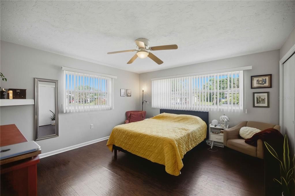 For Sale: $199,900 (2 beds, 1 baths, 1084 Square Feet)
