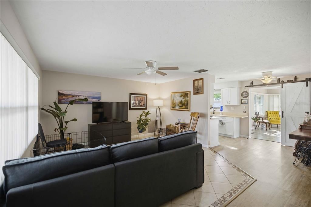 For Sale: $199,900 (2 beds, 1 baths, 1084 Square Feet)