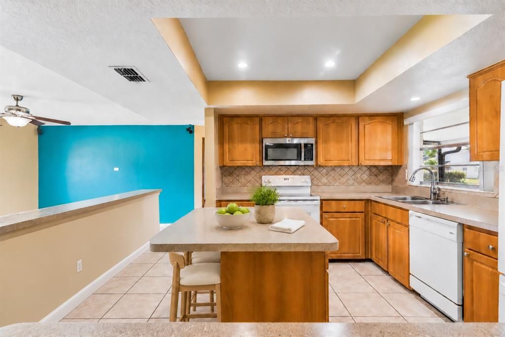 For Sale: $375,000 (3 beds, 2 baths, 1528 Square Feet)