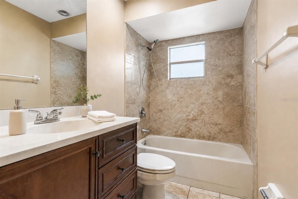 For Sale: $375,000 (3 beds, 2 baths, 1528 Square Feet)