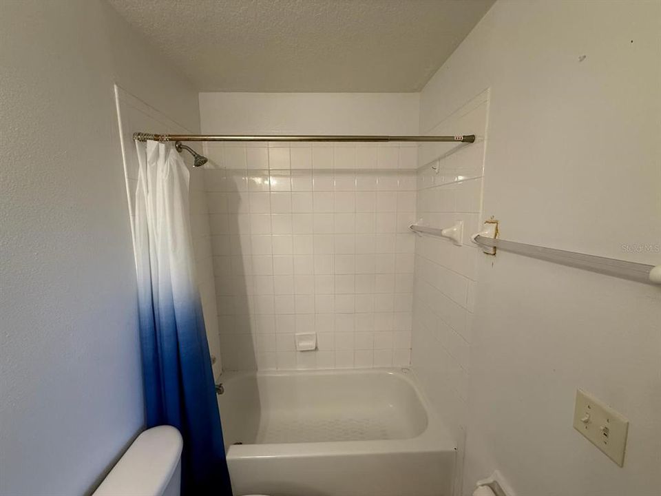 Activo con contrato: $750 (1 camas, 1 baños, 200 Pies cuadrados)