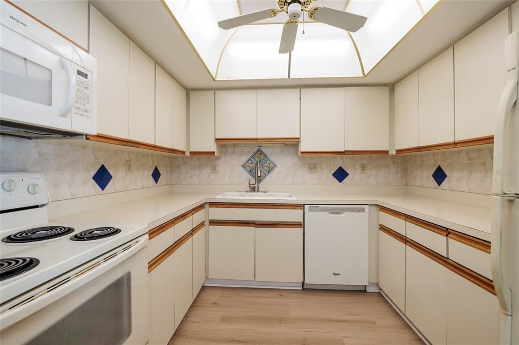 На продажу: $944,000 (2 спален, 2 ванн, 1430 Квадратных фут)