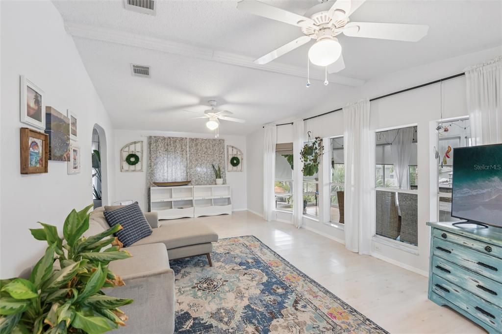 For Sale: $495,000 (3 beds, 3 baths, 1330 Square Feet)