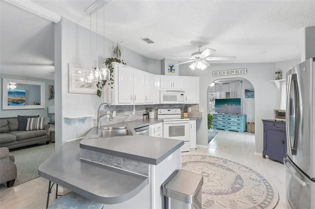 For Sale: $495,000 (3 beds, 3 baths, 1330 Square Feet)