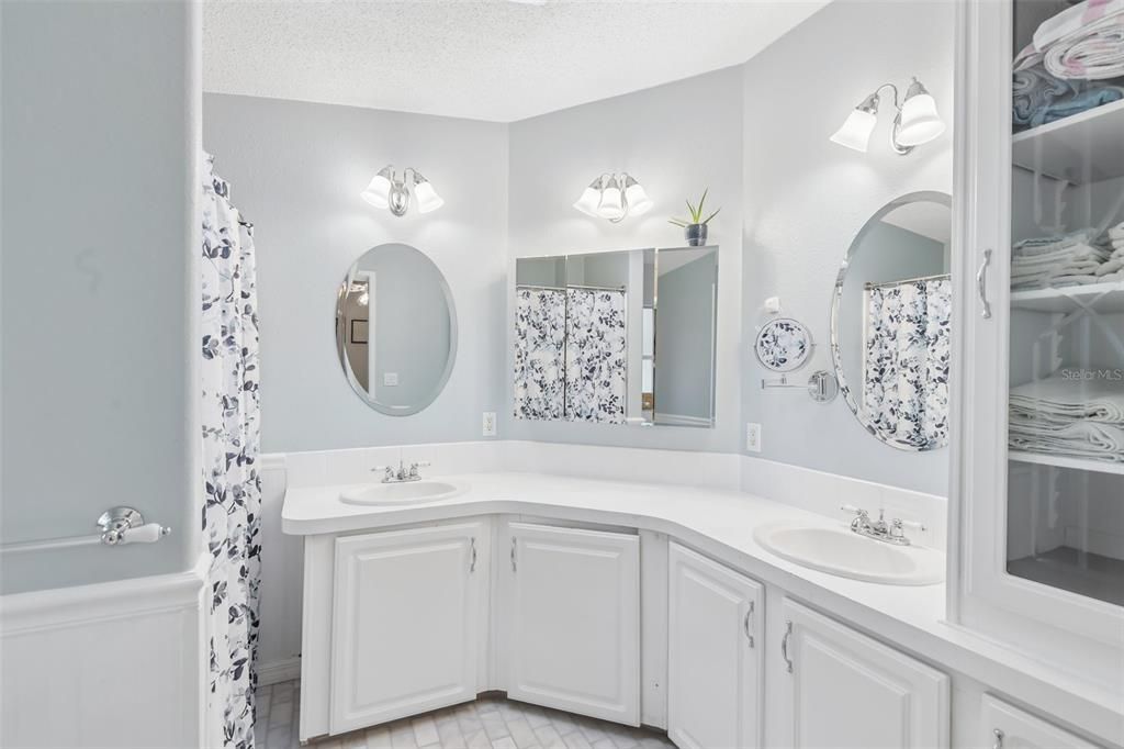 For Sale: $495,000 (3 beds, 3 baths, 1330 Square Feet)