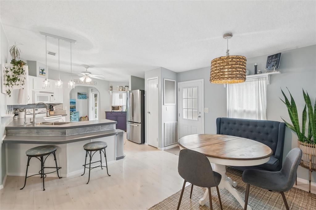 For Sale: $495,000 (3 beds, 3 baths, 1330 Square Feet)