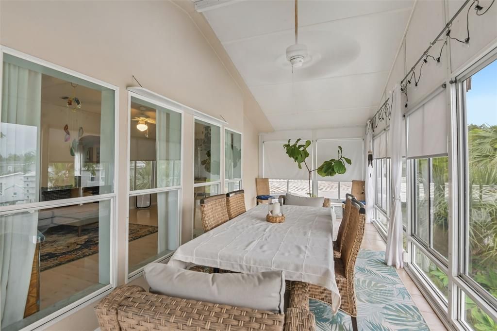 For Sale: $495,000 (3 beds, 3 baths, 1330 Square Feet)