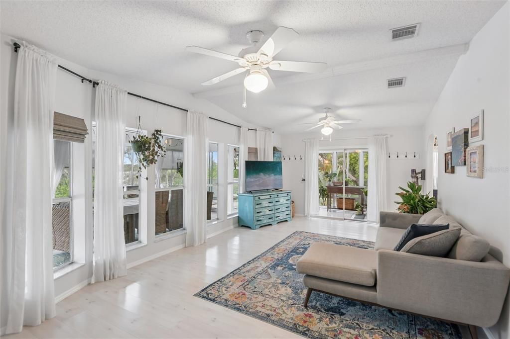 For Sale: $495,000 (3 beds, 3 baths, 1330 Square Feet)