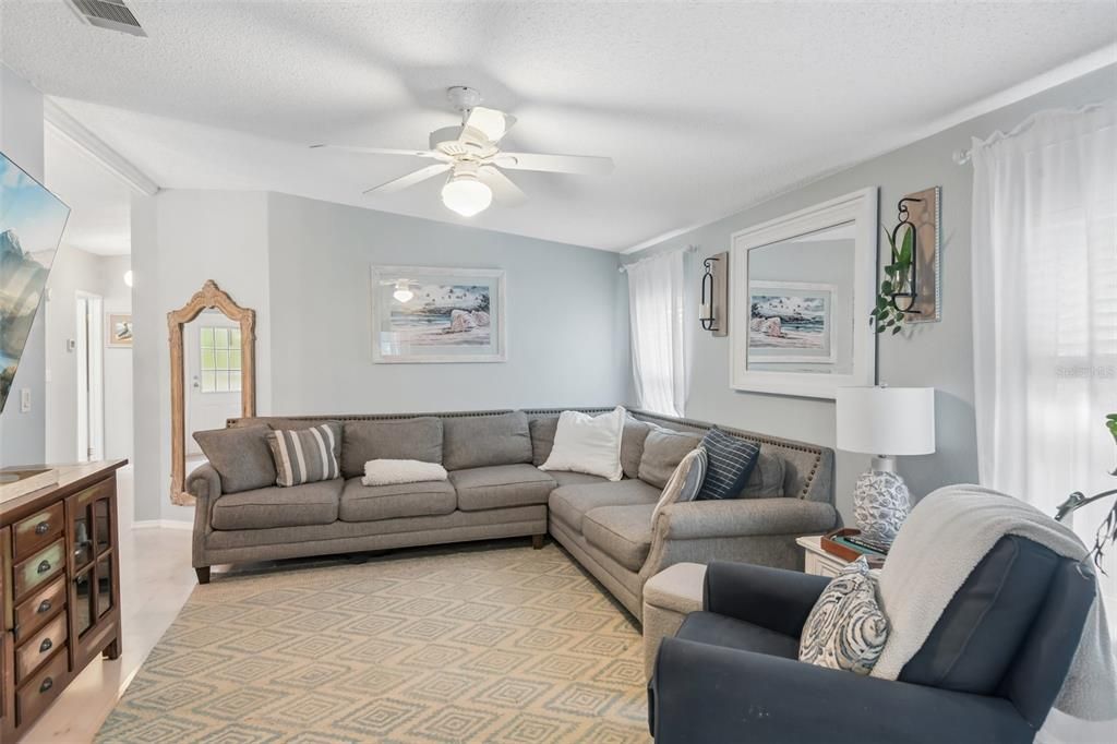For Sale: $495,000 (3 beds, 3 baths, 1330 Square Feet)