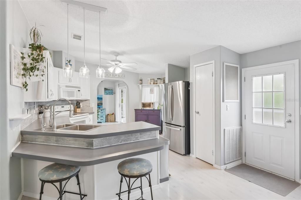 For Sale: $495,000 (3 beds, 3 baths, 1330 Square Feet)