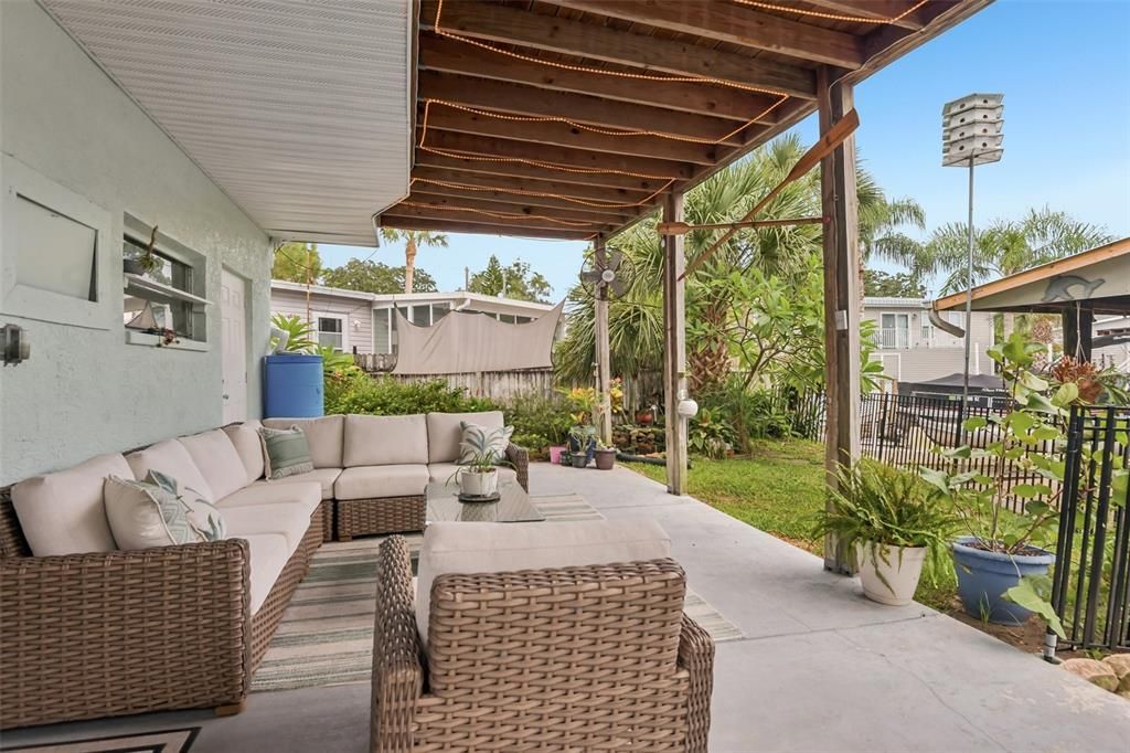For Sale: $495,000 (3 beds, 3 baths, 1330 Square Feet)